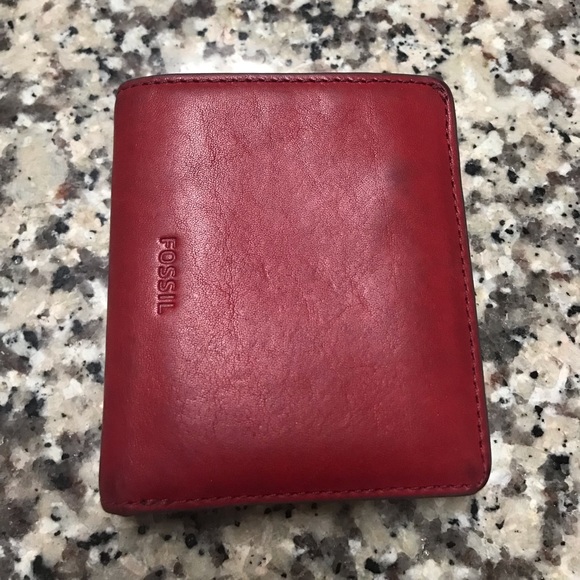Red Fossil RFID wallet - Picture 2 of 7
